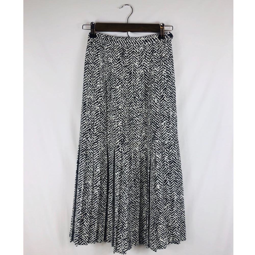 3 for $25 🖤Black & White Printed Skirt